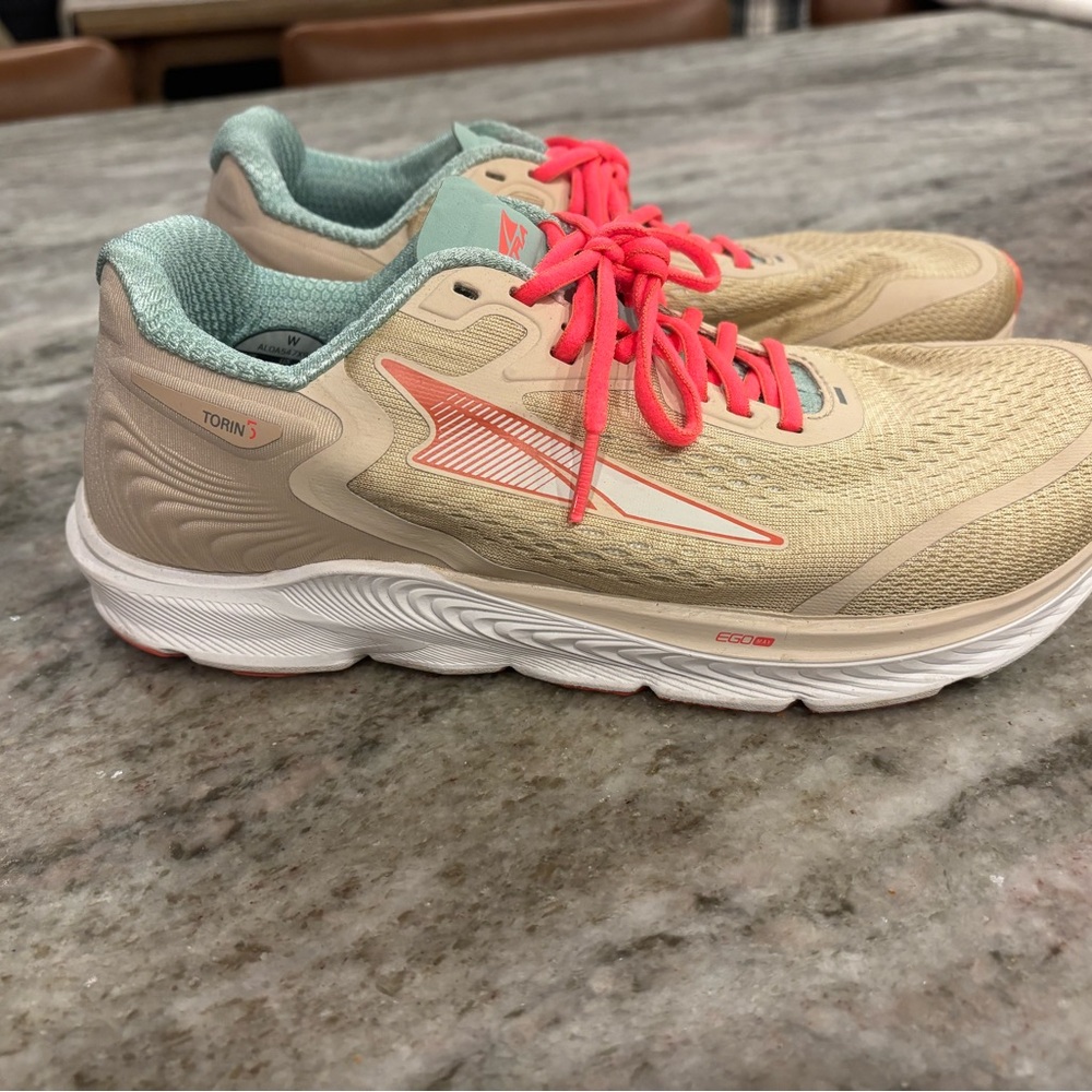Altra Women's Torin 5 Running Shoes - Cream and Pink